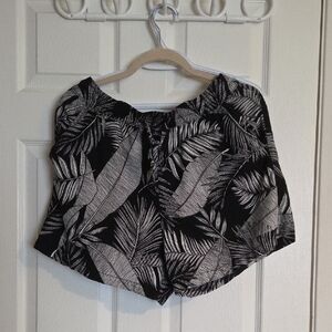 Women’s Black & White Leaf-Print Linen Shorts